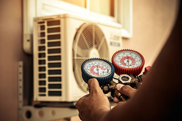 Professional Hvac technician working in Missouri City, TX